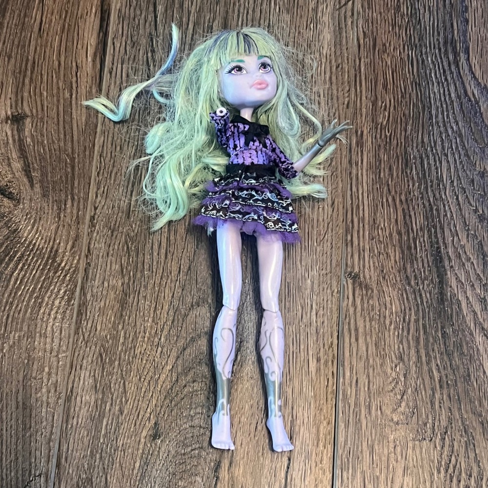Monster High 13 Wishes Twyla Doll Missing Arm Parts Custom Repair Mint Hair